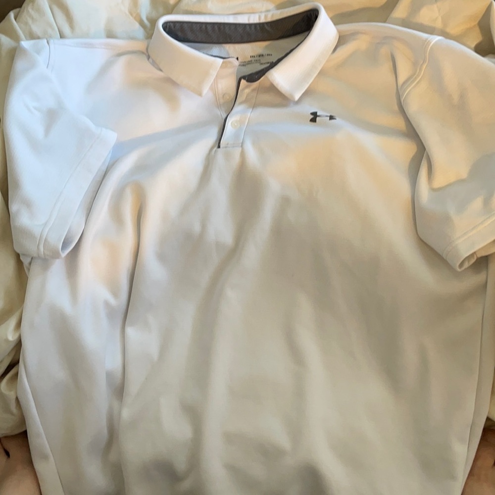 Excellent condition white Under Armour polo shirt.